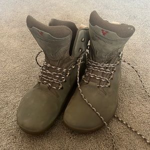 Vivo barefoot hiking boot for Men size 9 US / Euro42L